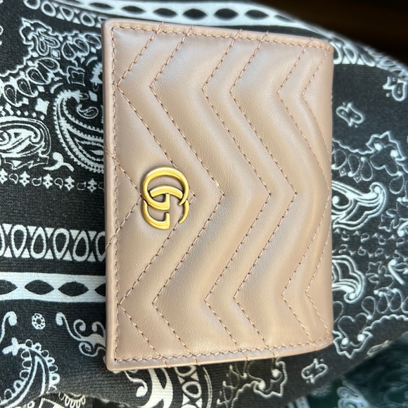 Gucci Handbags - Selling my Gucci wallet